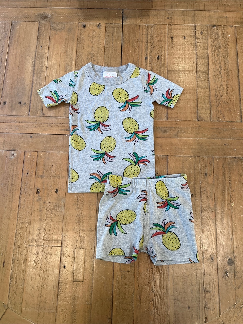 Hanna Andersson gray pineapple print short pajama set kids 3T